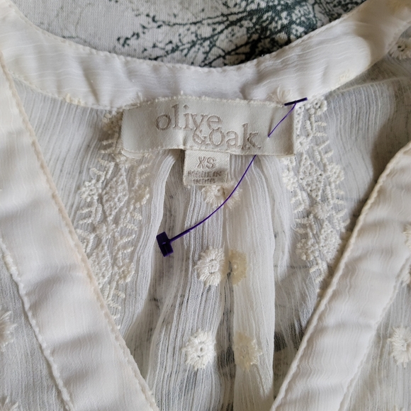 Embroidered white blouse - Picture 4 of 4